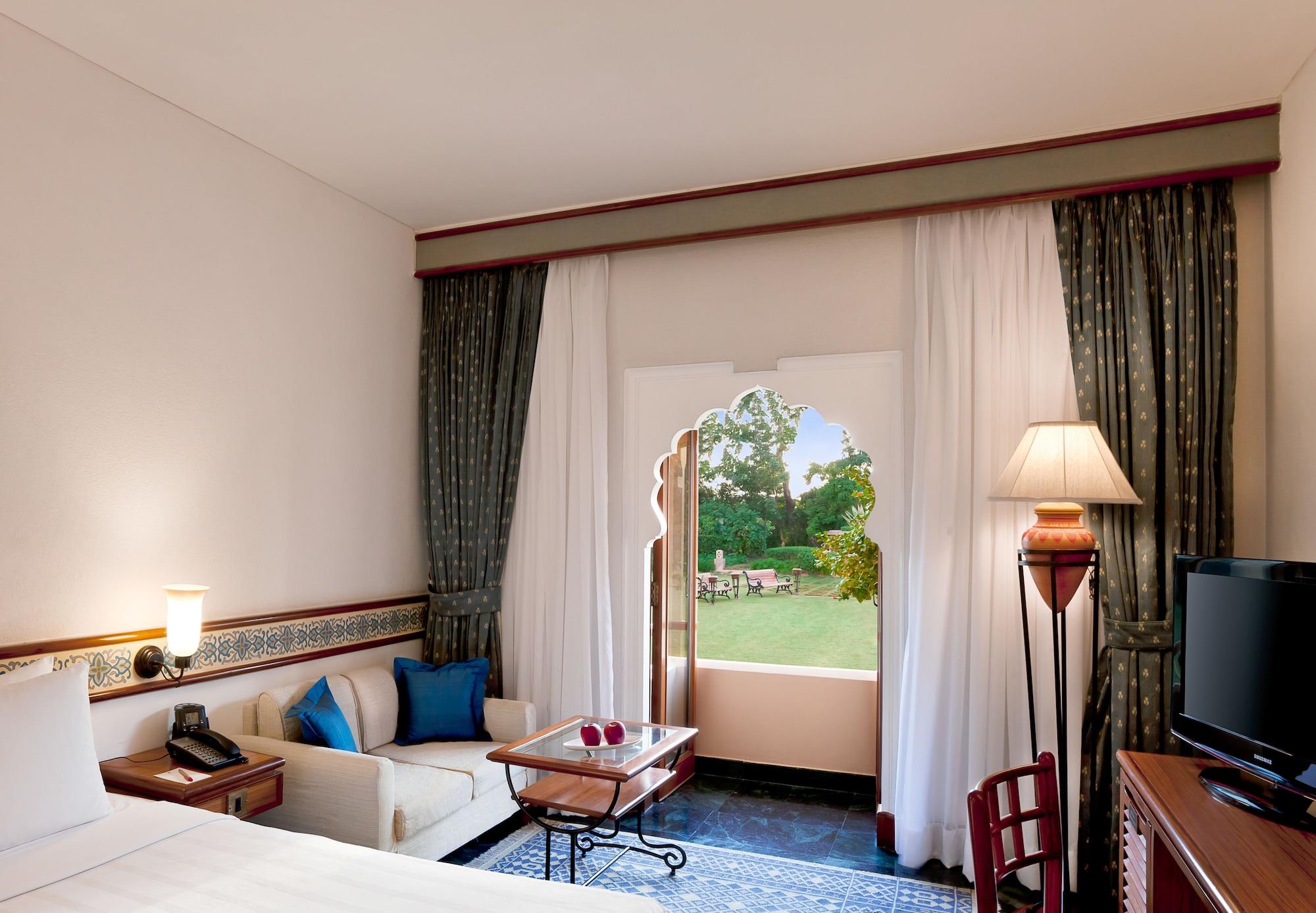 Trident Jaipur Hotel Kültér fotó A room at the Taj Bengal