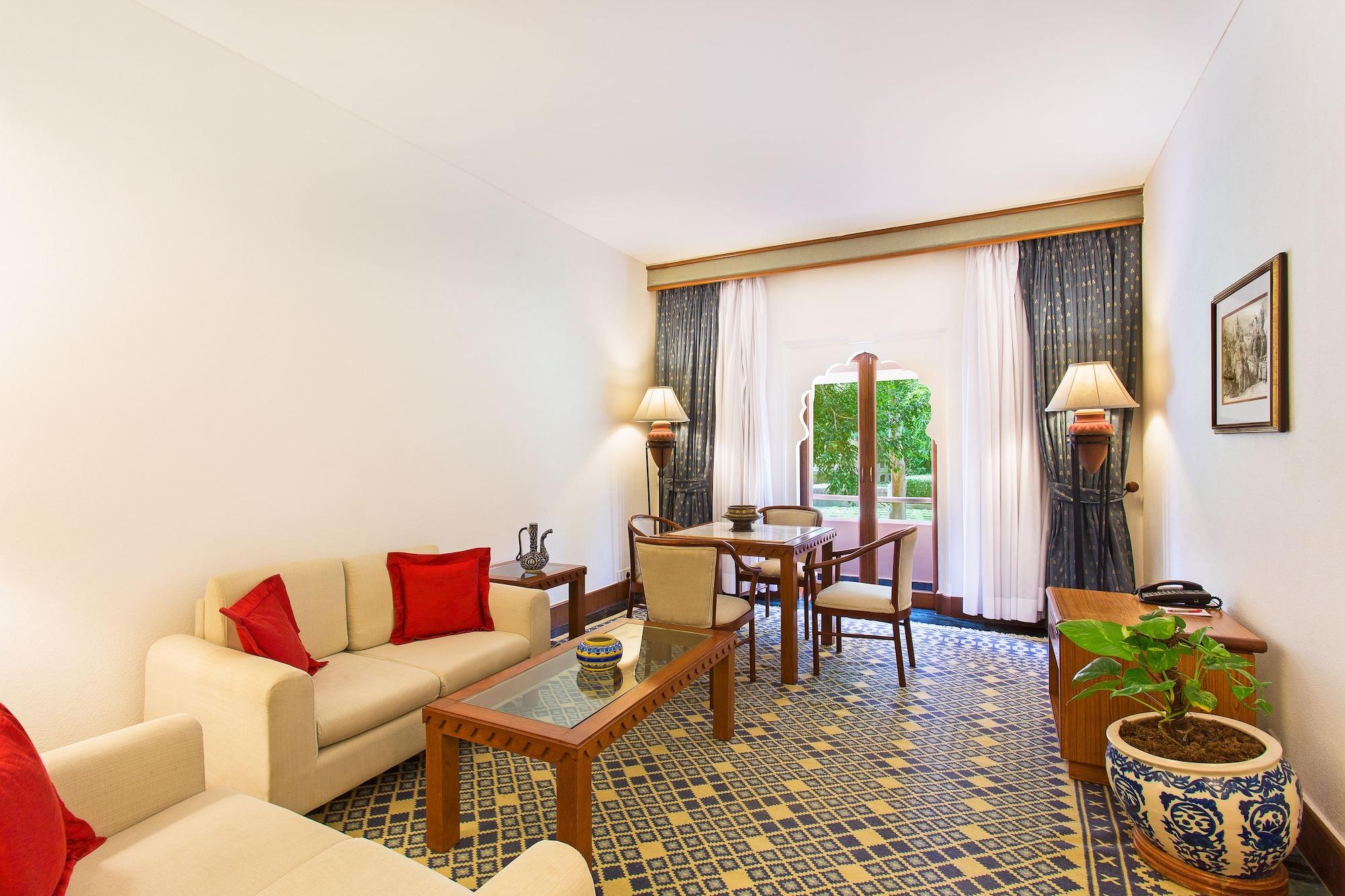 Trident Jaipur Hotel Kültér fotó A living room at the hotel
