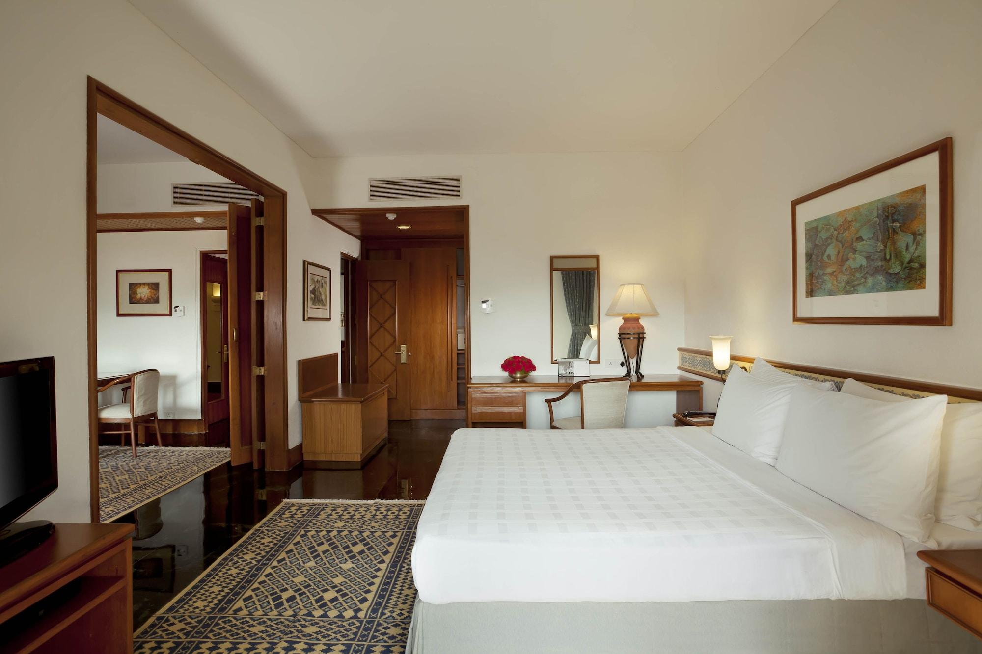 Trident Jaipur Hotel Kültér fotó A room at the hotel