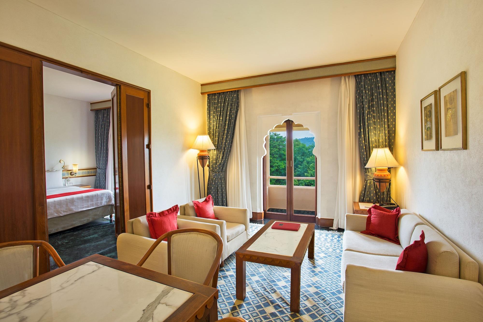 Trident Jaipur Hotel Kültér fotó Suite at the Taj Bengal