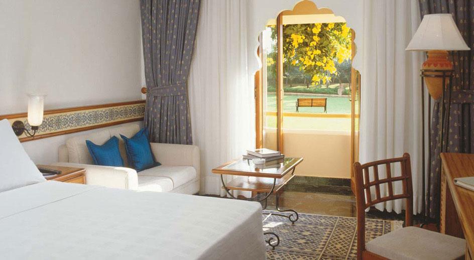 Trident Jaipur Hotel Kültér fotó A room at the resort