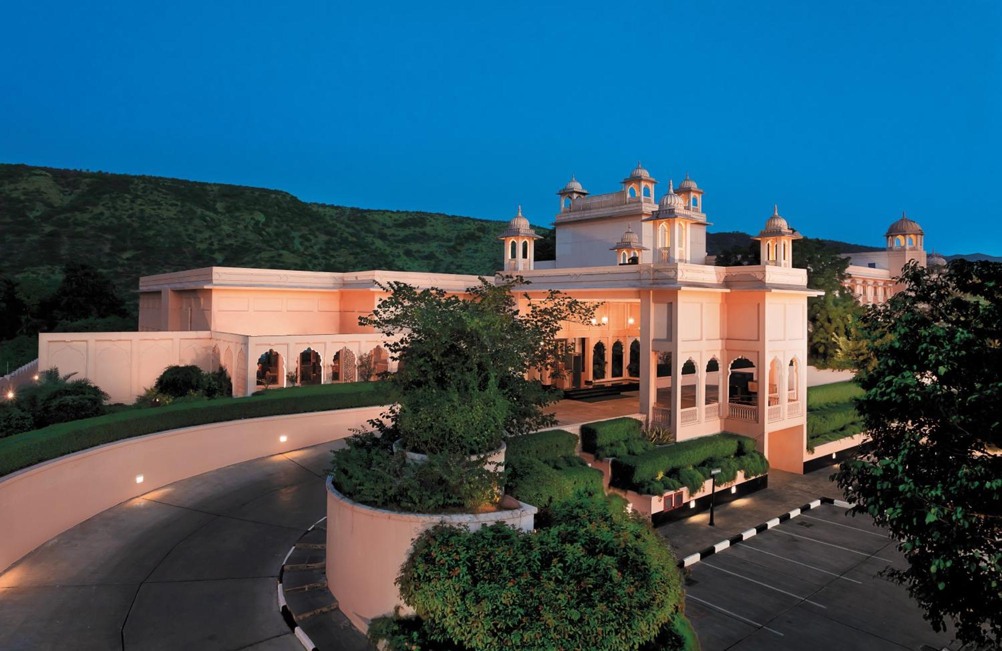 Trident Jaipur Hotel Kültér fotó The Oberoi Udaivilas Palace