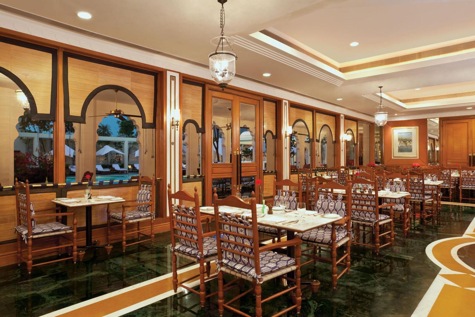 Trident Jaipur Hotel Kültér fotó The interior of the hotel