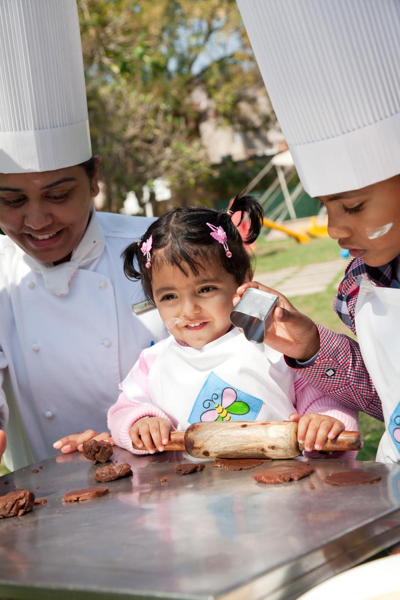 Trident Jaipur Hotel Kültér fotó A child with a cochlear implant